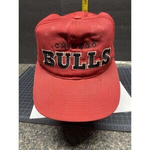 Vintage 90s Starter Red Chicago Bulls Snapback CAP Preowned ( Needs Repair).